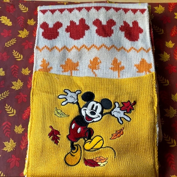 🍁🍂🍁 LOUNGEFLY DISNEY FALL MICKEY AND MINNIE MOUSE FAIR ISLE SCARF 🍁🍂🍁NWT - Picture 10 of 16